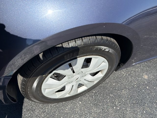 Used 2013 Chevrolet Cruze LS FWD image 17