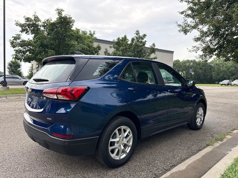 Used 2022 Chevrolet Equinox LS AWD/4WD image 5
