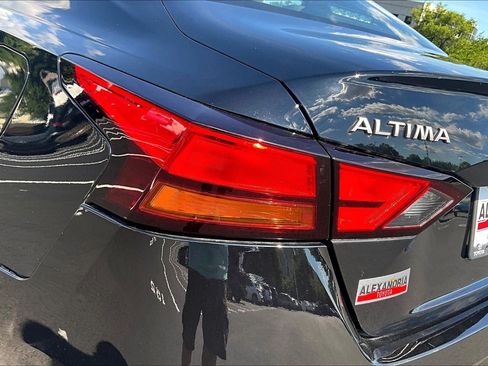 Used 2024 Nissan Altima 2.5 SV FWD image 27