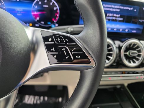 Certified 2025 Mercedes-Benz GLA 250 image 19