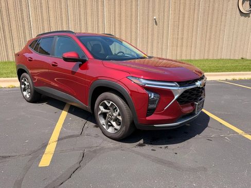 Used 2025 Chevrolet Trax LT w/ Driver Confidence Package FWD image 10