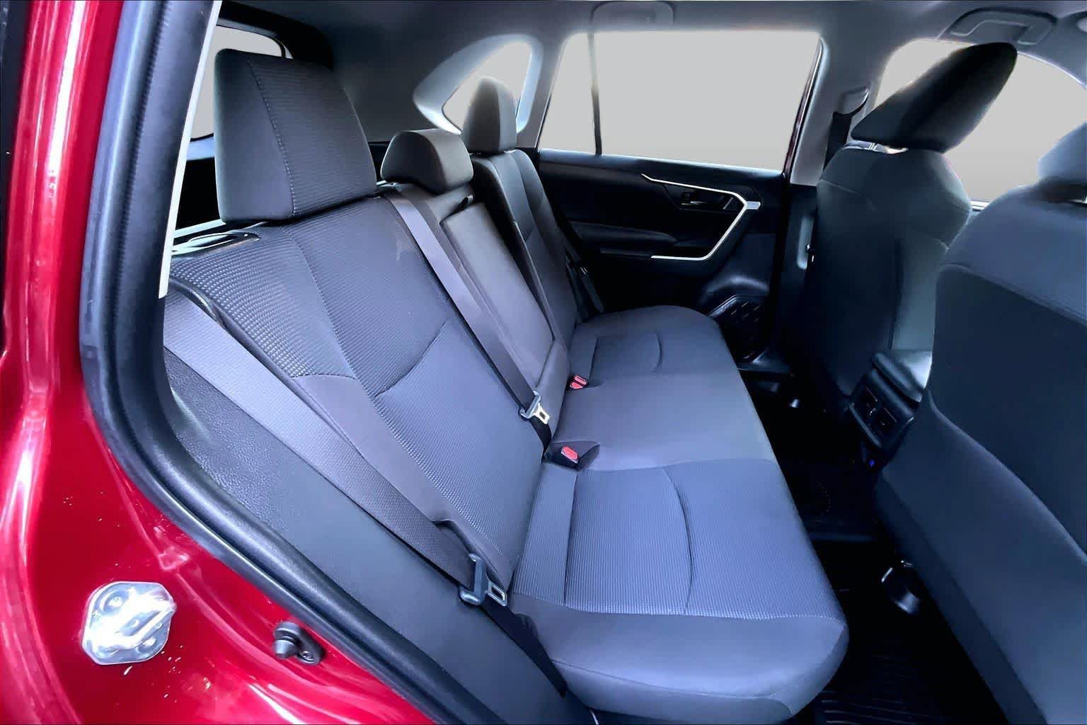 Certified 2024 Toyota RAV4 LE AWD/4WD image 18