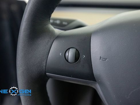 Used 2022 Tesla Model Y Long Range AWD/4WD image 13