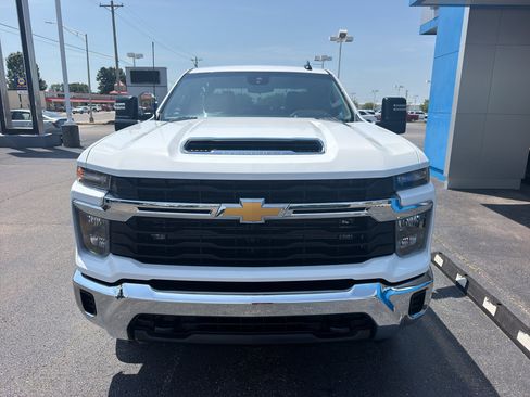 Used 2026 Chevrolet Silverado 2500 LT AWD/4WD image 2