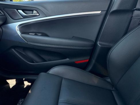 Used 2025 Genesis G70 2.5T image 23