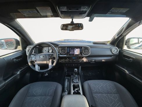 Used 2016 Toyota Tacoma TRD Sport image 13