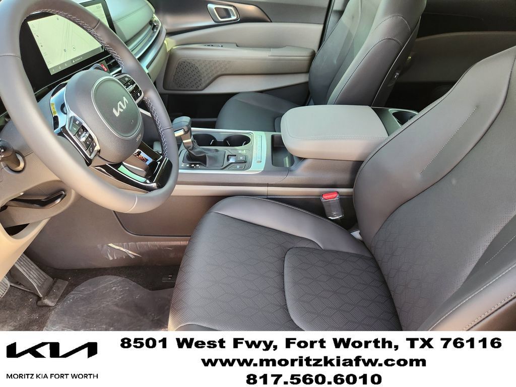 New 2026 Kia Carnival FWD image 9