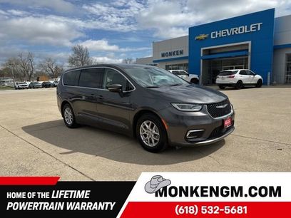 Used 2023 Chrysler Pacifica Touring-L
