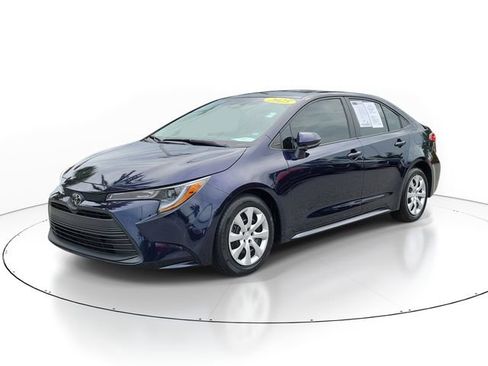 Used 2025 Toyota Corolla LE FWD image 2