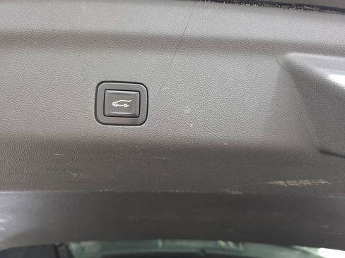 Used 2022 GMC Yukon XL Denali AWD/4WD image 15