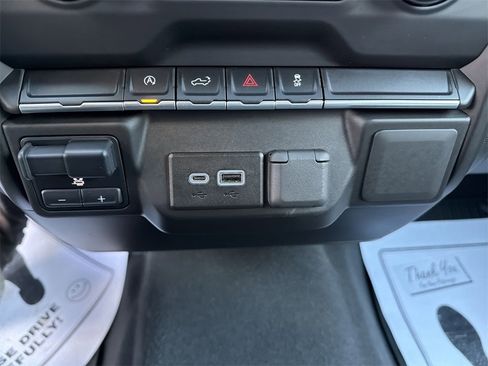 Used 2022 Chevrolet Silverado 1500 Custom image 24