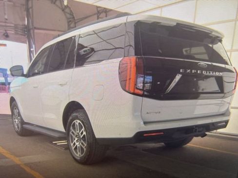 Used 2025 Ford Expedition Active image 23
