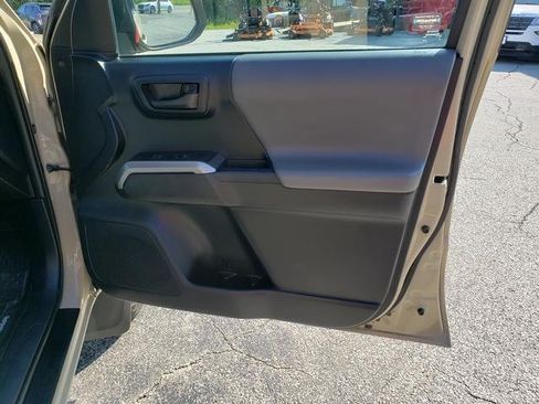 Used 2018 Toyota Tacoma SR5 AWD/4WD image 20