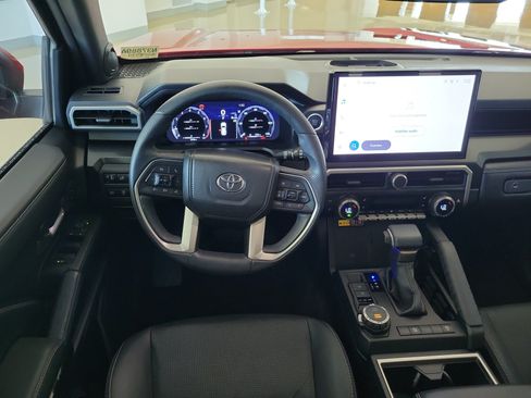 Used 2025 Toyota 4Runner Limited AWD/4WD image 19