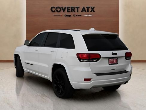 Used 2022 Jeep Grand Cherokee Laredo X RWD image 3
