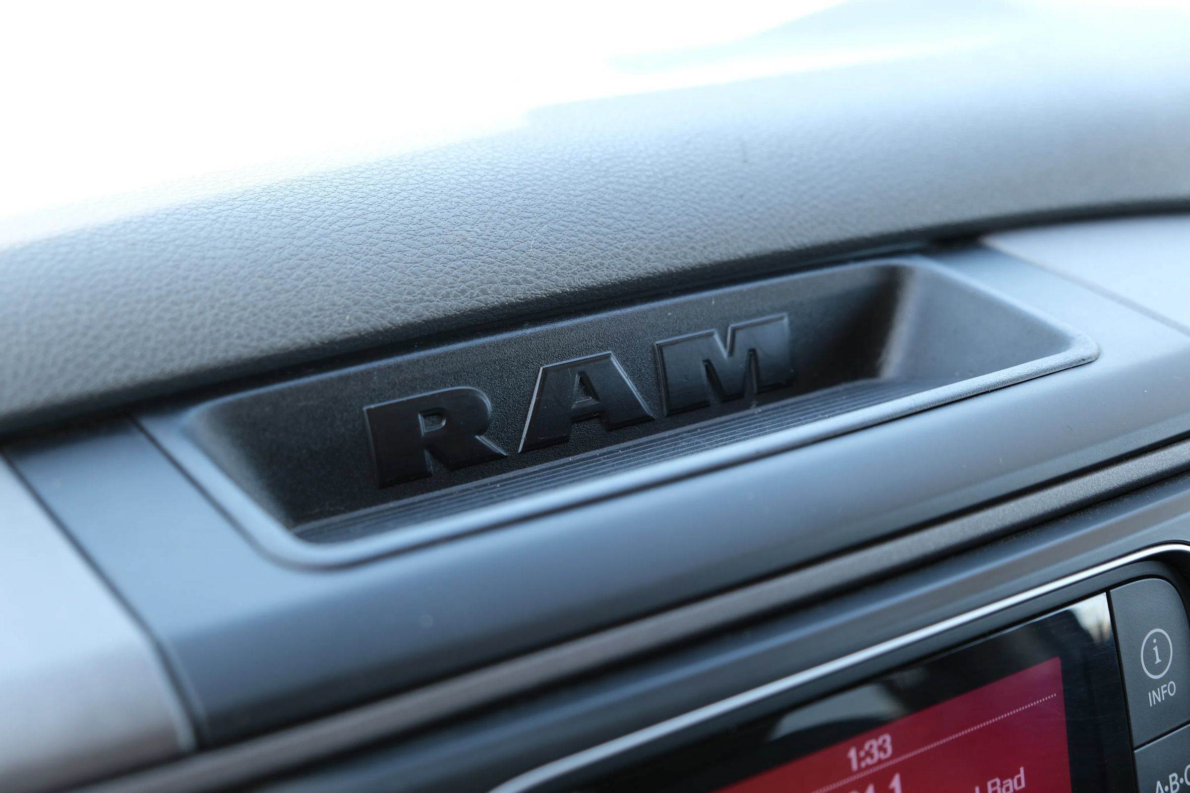 Used 2017 RAM 1500 Express AWD/4WD image 40