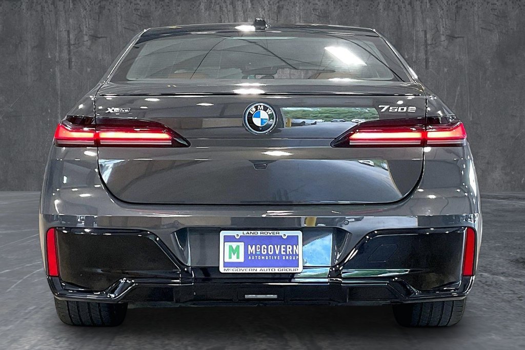 Used 2026 BMW 750e xDrive AWD/4WD image 6
