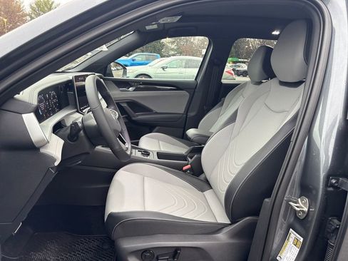 New 2026 Volkswagen Tiguan SE R-Line image 9