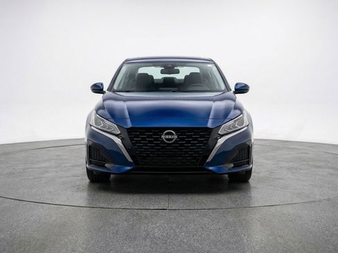 Used 2025 Nissan Altima 2.5 SV image 1