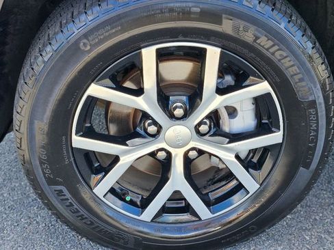 Used 2024 Jeep Grand Cherokee Limited image 10