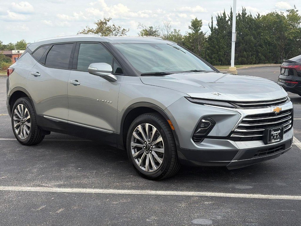 Used 2023 Chevrolet Blazer Premier w/ Driver Confidence II Package AWD/4WD image 3