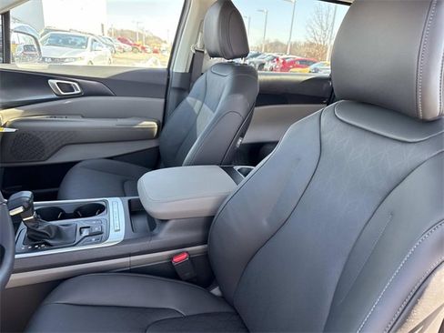 New 2026 Kia Carnival image 13