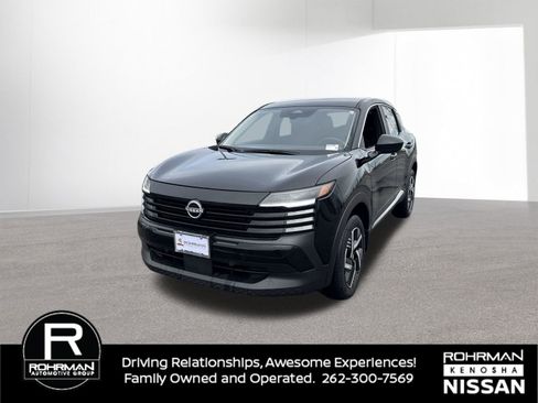 Used 2025 Nissan Kicks SV image 2