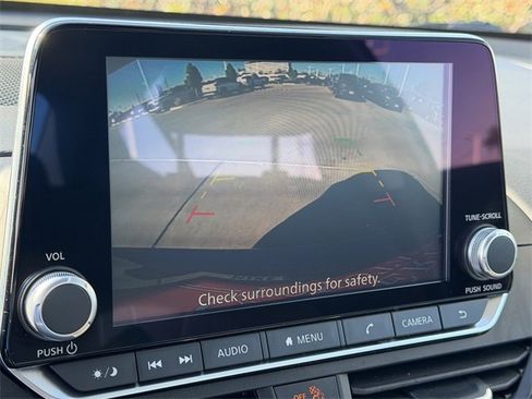 Used 2025 Nissan Altima 2.5 SV image 16