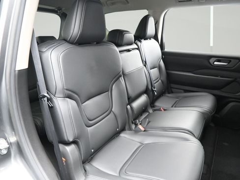 Certified 2025 Nissan Armada SV AWD/4WD image 13