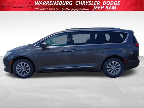 Used 2018 Chrysler Pacifica Touring-L w/ Advanced Safetytec Group FWD image 6