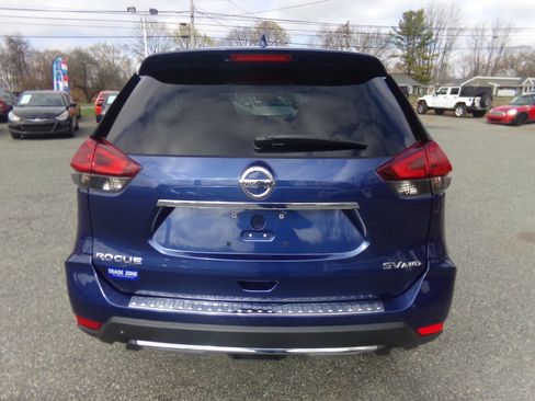 Used 2018 Nissan Rogue SV w/ Premium Package image 8