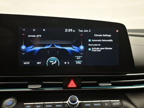 Certified 2024 Hyundai Elantra SEL FWD image 15