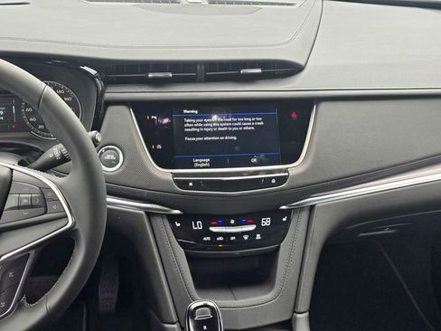 New 2026 Cadillac XT5 Luxury image 17