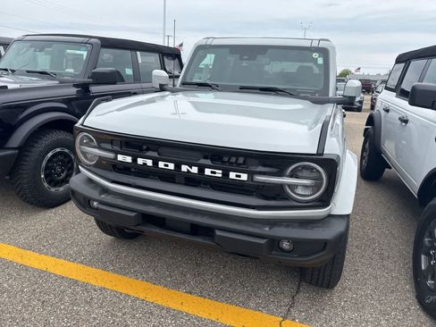 New 2026 Ford Bronco Outer Banks AWD/4WD image 3
