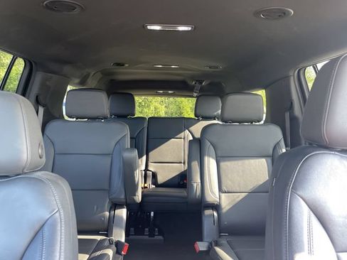 Used 2022 Chevrolet Suburban LT AWD/4WD image 44