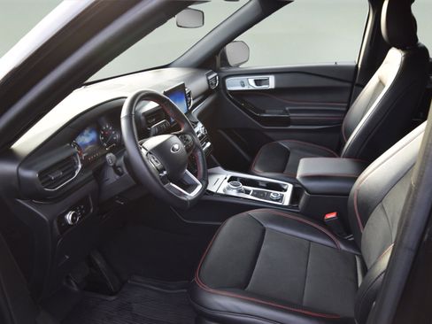 Used 2023 Ford Explorer ST-Line image 9