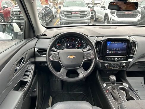Used 2021 Chevrolet Traverse LT w/ LT Premium Package image 24