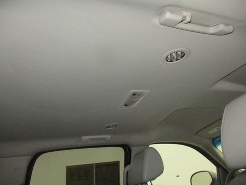 Used 2007 Chevrolet Suburban 2500 LT w/ LT Preferred Equipment Group AWD/4WD image 21