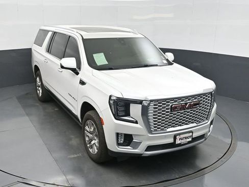 Used 2022 GMC Yukon XL Denali AWD/4WD image 38