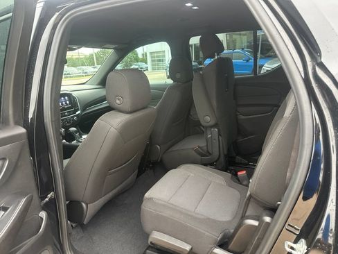 Used 2023 Chevrolet Traverse LT FWD image 14