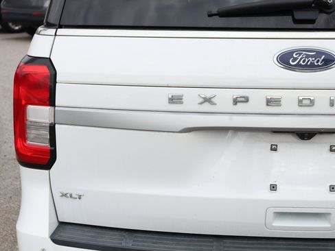 Used 2022 Ford Expedition XLT image 18