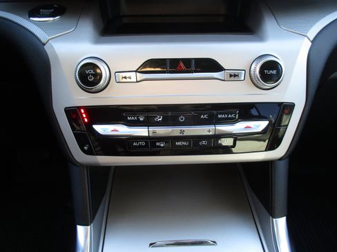 Used 2023 Ford Explorer XLT w/ Equipment Group 202A image 30