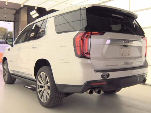 Used 2021 GMC Yukon Denali w/ Denali Premium Package AWD/4WD image 4