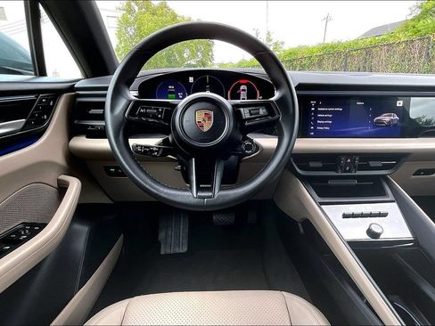 Used 2025 Porsche Macan 4 Electric AWD/4WD image 7