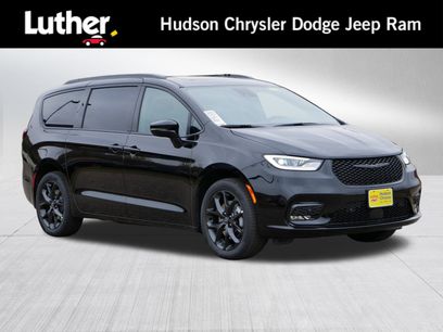 New 2026 Chrysler Pacifica Limited w/ S Appearance Package