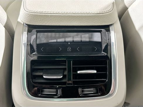 Used 2020 Volvo XC90 T5 Momentum w/ Protection Package Premier AWD/4WD image 28