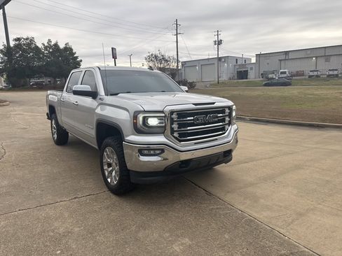 Used 2018 GMC Sierra 1500 SLT image 2