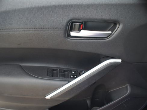 Used 2023 Toyota Corolla Cross XLE w/ Convenience Package FWD image 29
