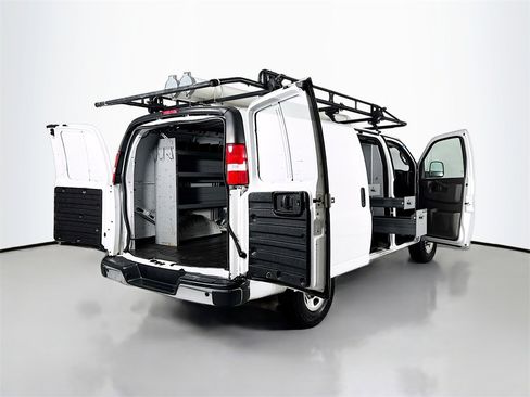 Used 2021 Chevrolet Express 3500 w/ Driver Convenience Package image 18