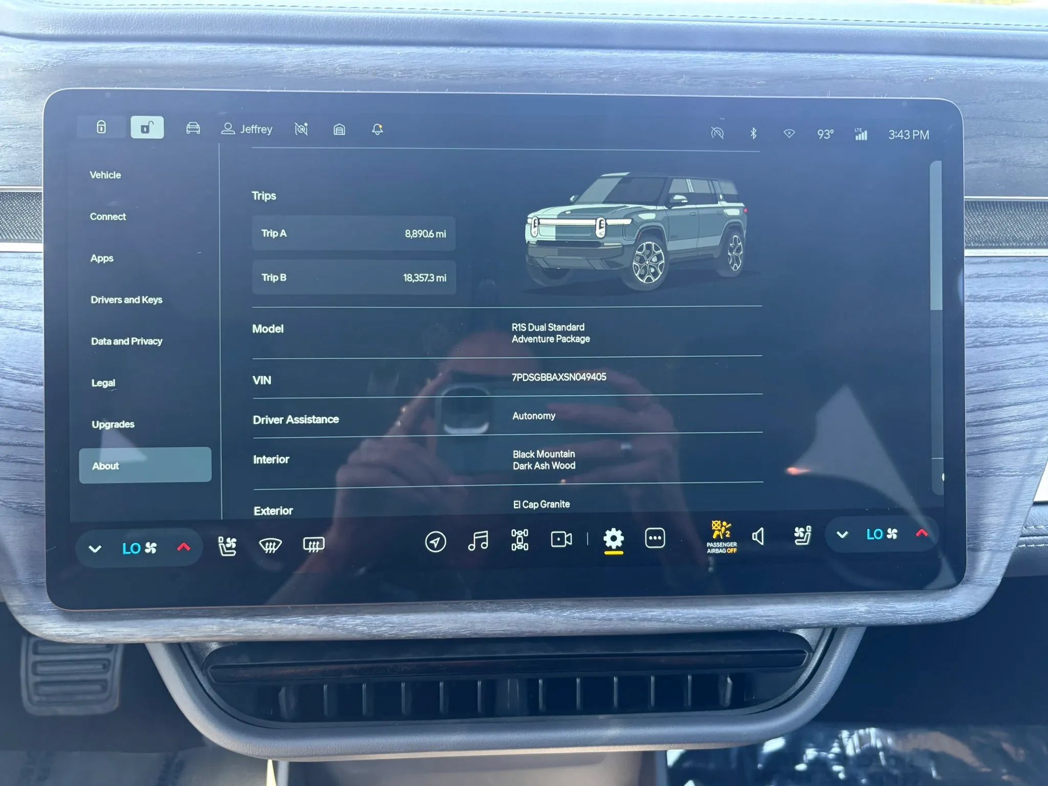 Used 2025 Rivian R1S Adventure Dual AWD/4WD image 17
